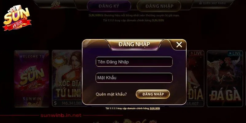 Người dùng truy cập và đăng nhập vào tài khoản cá nhân để bắt đầu giao dịch